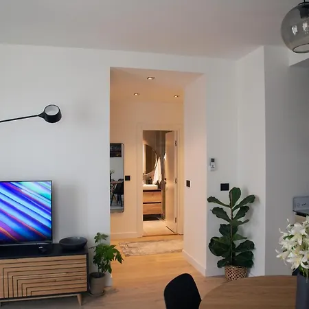 Waterfront Sunshine Белград